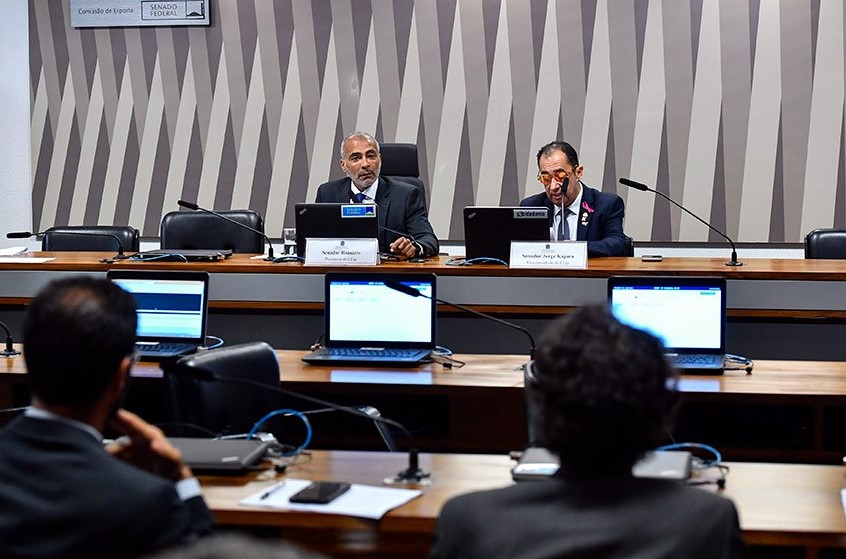 Senadores Romario y Kajaru. Foto: Agencia Senado.