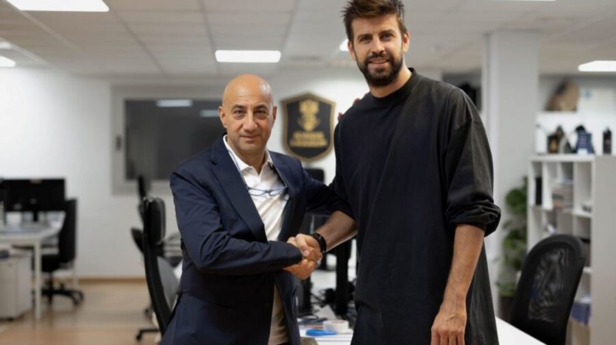 El CEO de Sportium, Alberto Eljarrat, y Gerard Piqué, presidente de la Kings League anunciaron el acuerdo. Foto: Sportium. 