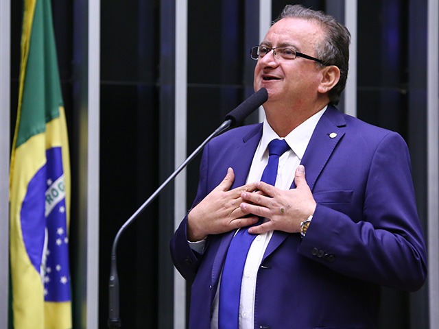 El autor del proyecto de ley, el diputado Miguel Lombardi. Foto: Cámara de Diputados Brasil.