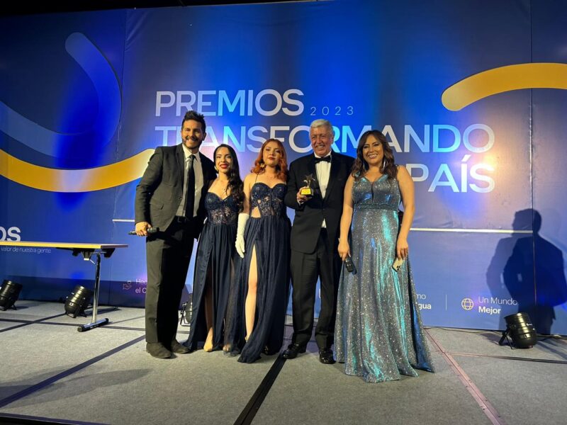 El premio fue recibido por Marco Emilio Hincapié. Foto: Coljuegos. 