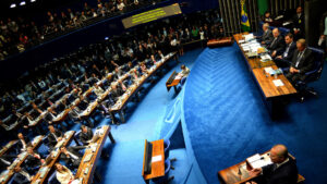 Los senadores buscan la manera de acelerar el debate en torno al proyecto.