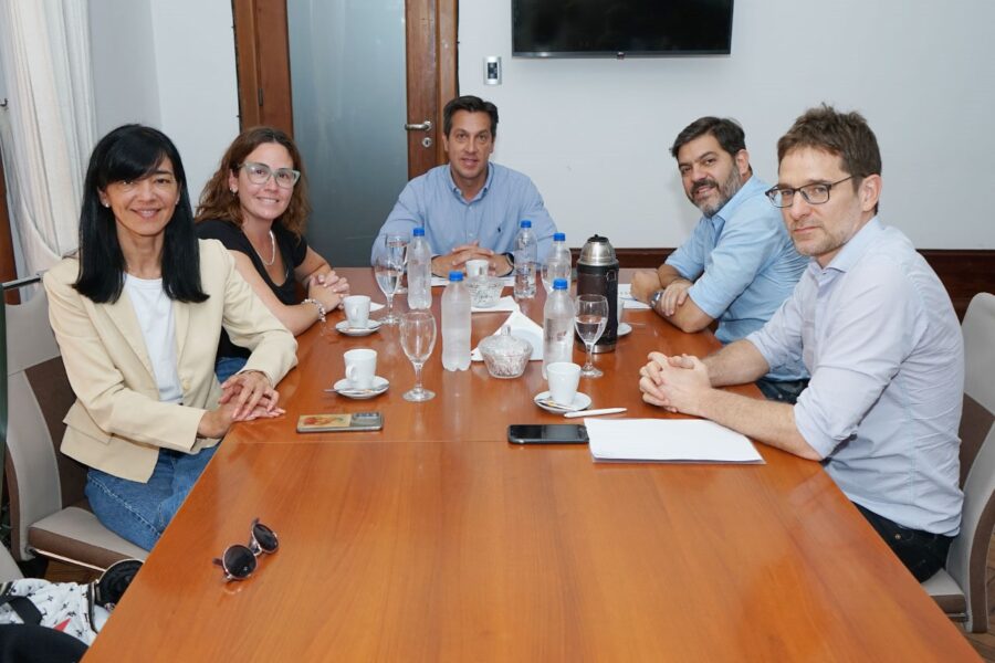 Durante la reunión con las autoridades provinciales, el intendente de Necochea, Arturo Rojas, volvió a manifestar la intención de licitar la explotación del casino. Foto: Municipalidad de Necochea.