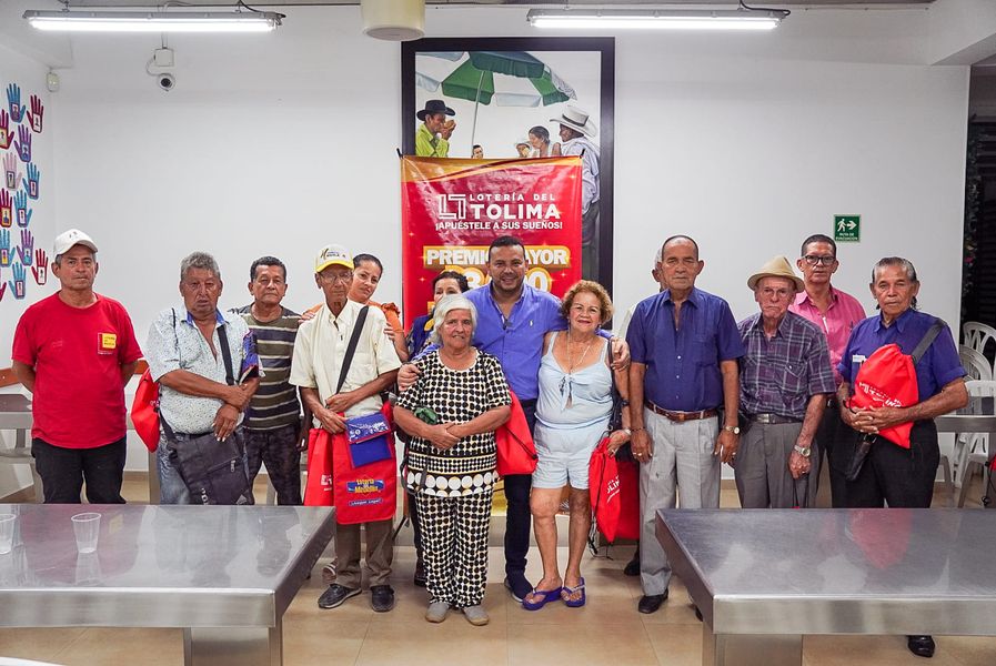 Alexander Castro mantuvo un encuentro con 15 loteros de Chaparral.