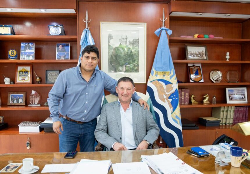 Juan Lizardo Maier junto al gobernador de Santa Cruz, Claudio Vidal.