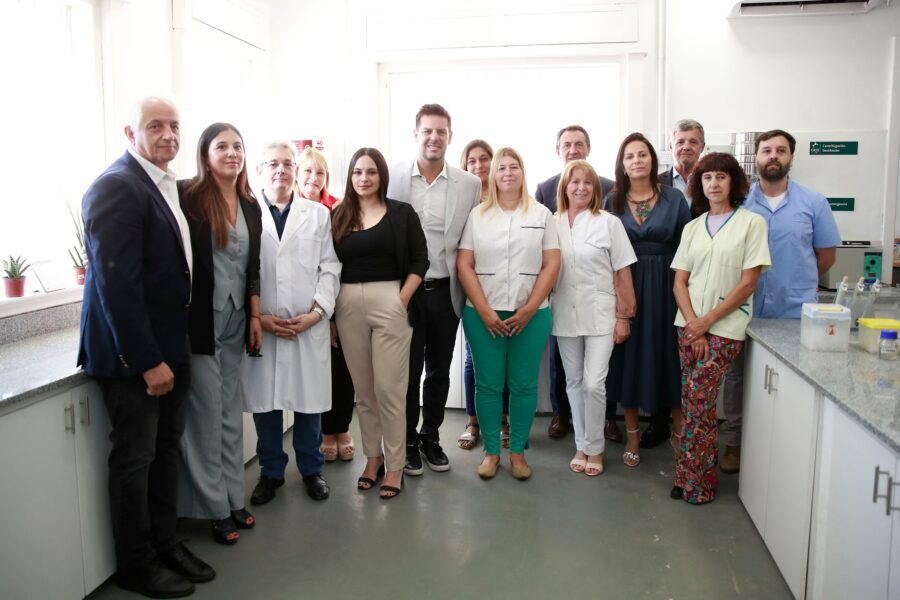 Las autoridades del IPLyC visitaron el laboratorio. Foto: Lotería de la Provincia de Buenos Aires. 