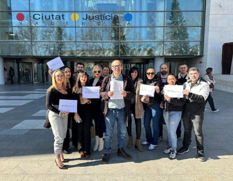 Los trabajadores de UTSAJU al momento de la presentación de la demanda. Foto: UTSAJU.