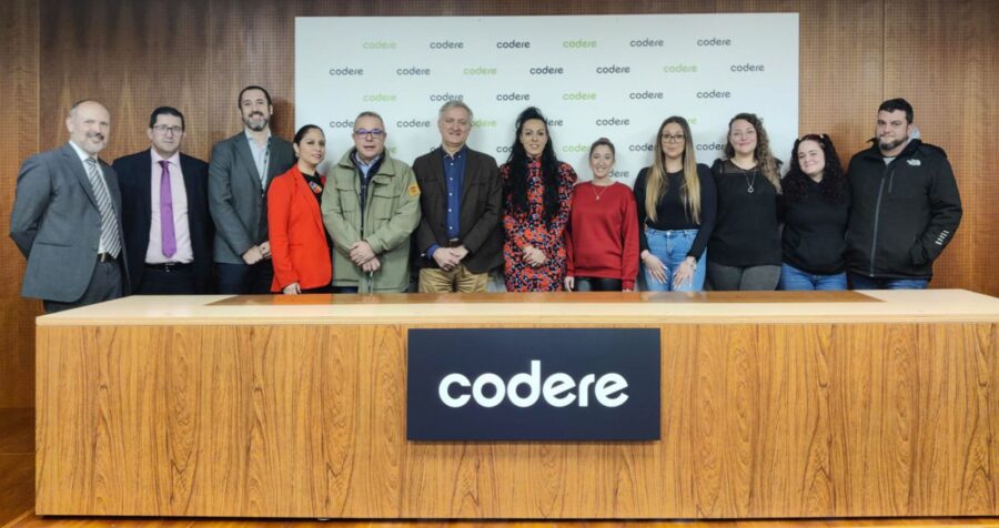 La firma del convenio que introduce nuevas condiciones laborales y de productividad para más de 60 personas. Foto: Codere.