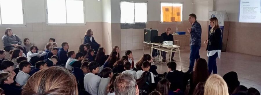 Los estudiantes fueron quienes solicitaron el taller. Foto: Defensoría del Pueblo de Buenos Aires.