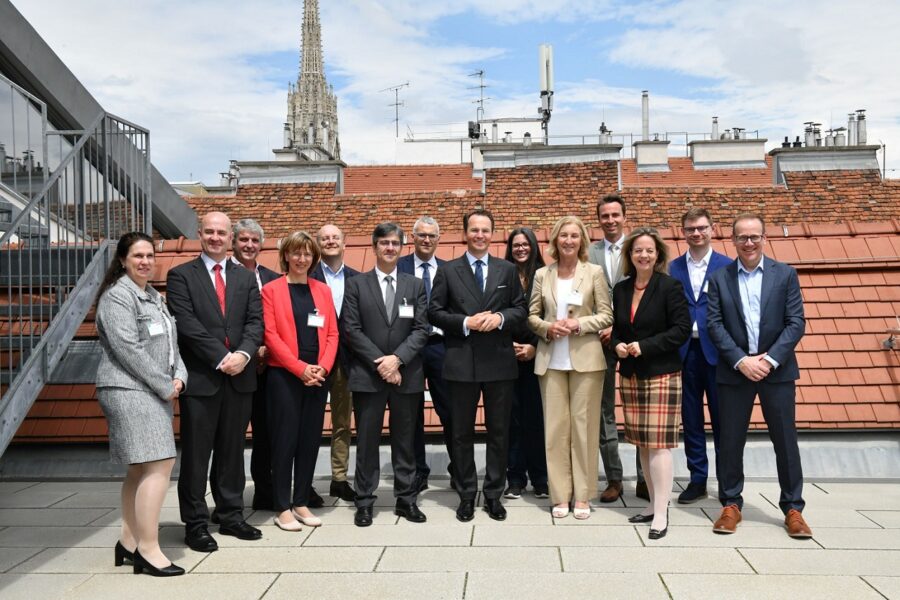 Representantes de los reguladores del juego austríaco, francés, alemán, portugués, español y británico, se reunieron en Viena. Foto: DGOJ. 