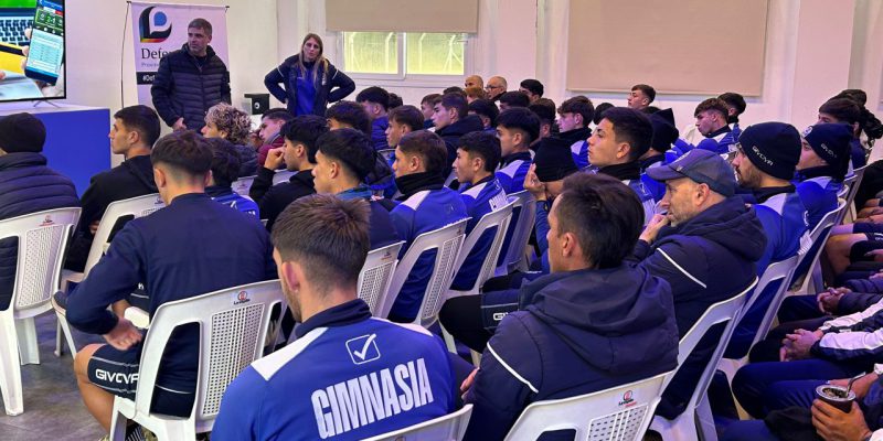 Los talleres del programa educativo "Mens Sana" estaba dirigidos a las inferiores del club. Foto: CGELP