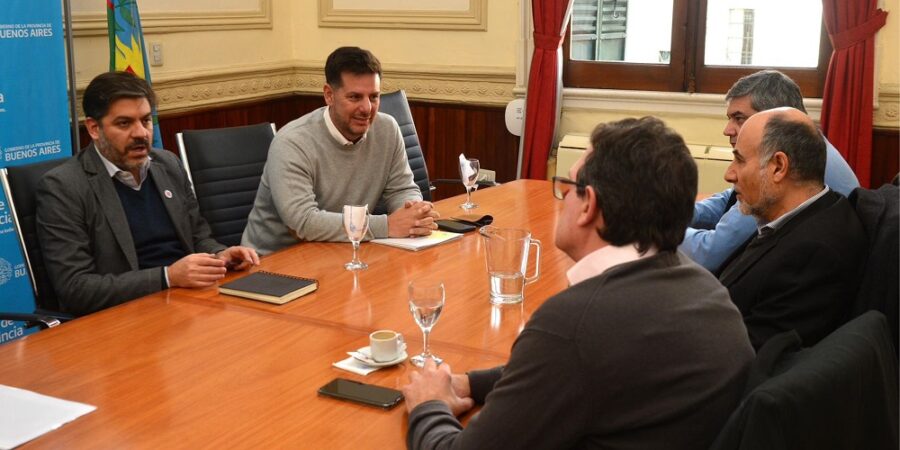 Las autoridades provinciales recibieron a los representantes gremiales para avanzar en soluciones que destraben el conflicto. Foto: IPLyC Buenos Aires.