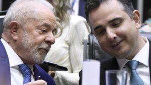 El presidente brasileño Lula da Silva junto a Rodrigo Pacheco. Foto: Foto: Jefferson Rudy/Agência Senado.