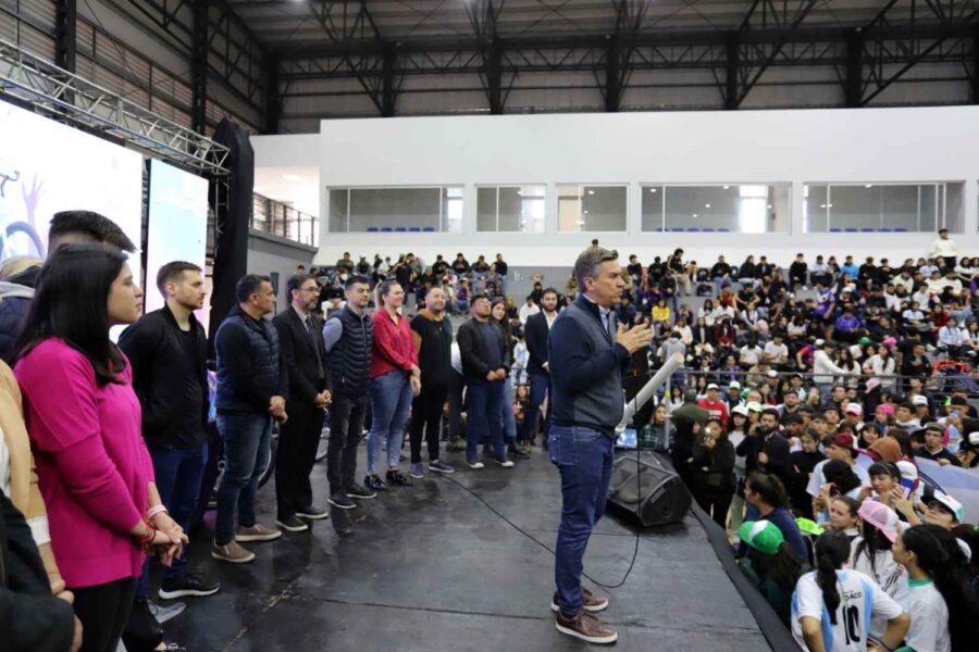 El gobernador Leandro Zdero durante el lanzamiento del Bingo Estudiantil 2024. Foto: Lotería Chaqueña.