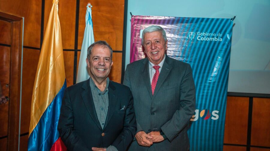 Marco Emilio Hincapié, presidente de Coljuegos, y Jorge Iván Bula, director de la ESAP. Foto: Coljuegos.