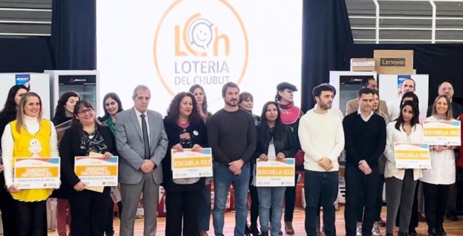 El acto se realizó en el salón de usos múltiples de la Escuela Nº 747 de Trelew. 