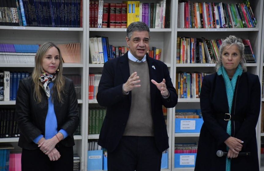 Una de problemáticas relacionadas con el uso de celulares en los colegios es el creciente crecimiento de las apuestas en línea ilegales. Foto: GCBA. 