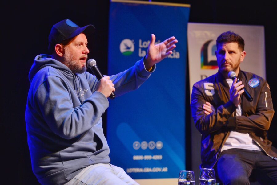 Nicolás "Cayetano" Cajg dialogó con jóvenes platenses. Foto: IPLyC Buenos Aires.