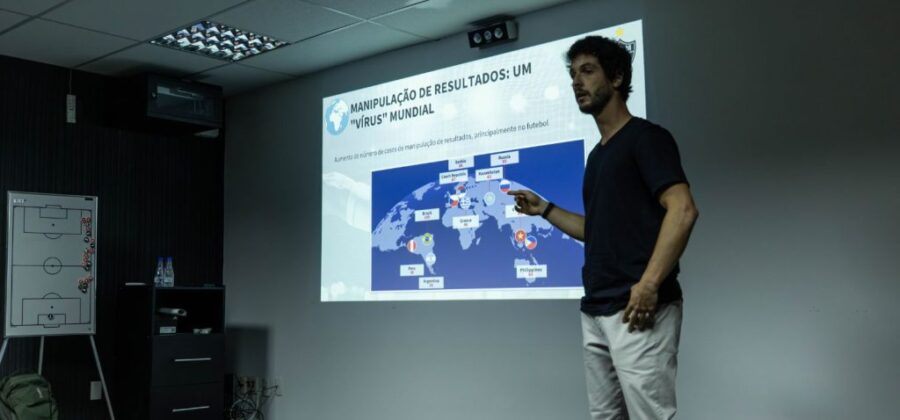 Felippe Marchetti, de Sportradar, durante el taller. Foto: Sportradar.