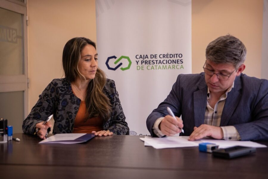 La presidenta de La Caja, Daniela Díaz, y el director ejecutivo de ARCA, Pedro Ernesto Monferran Marchetti.