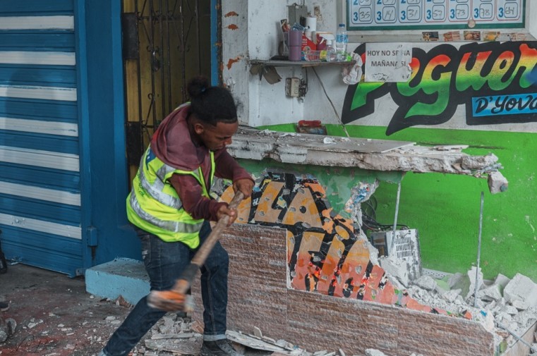 El gobierno avanzó en la demolición de los inmuebles. Foto: Alcaldía del Distrito Nacional.