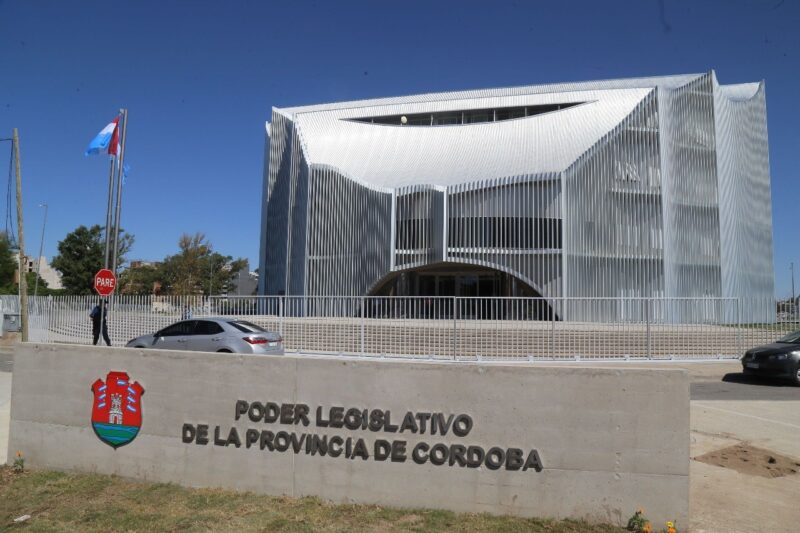 El debate parlamentario se prolongó por más de siete horas.