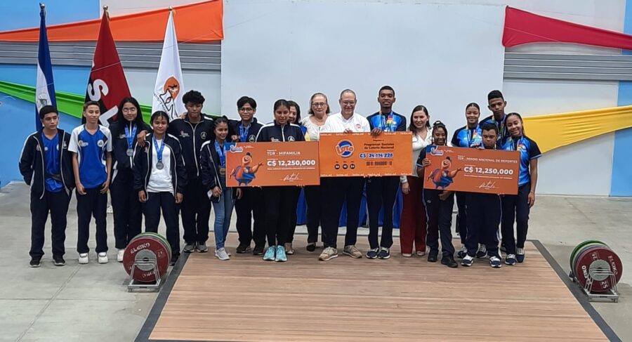 El acto contó con la presencia de los deportistas nicaragüenses ganadores de Medallas de Oro en los Juegos CODICADER Juvenil.