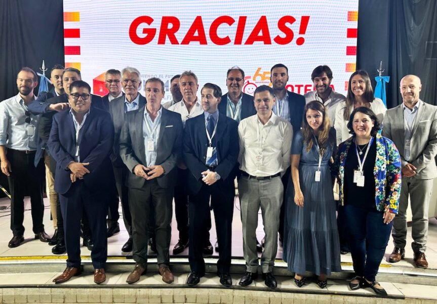 Importantes profesionales y representantes de operadoras de juego encabezaron las exposiciones. Foto: Lotería del Chubut. 