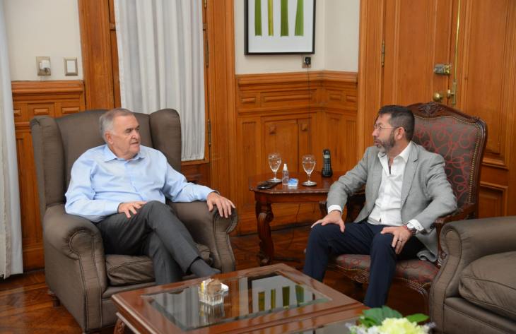 El gobernador de Tucumán, Osvaldo Jaldo, se reunió en Casa de Gobierno con el legislador Hugo Ledesma. Foto: Gobierno de Tucumán. 