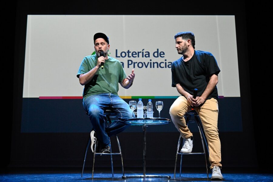 Nicolás "Cayetano" Cajg disertó ante más de mil jóvenes marplatenses. Foto IPLyC Buenos Aires.