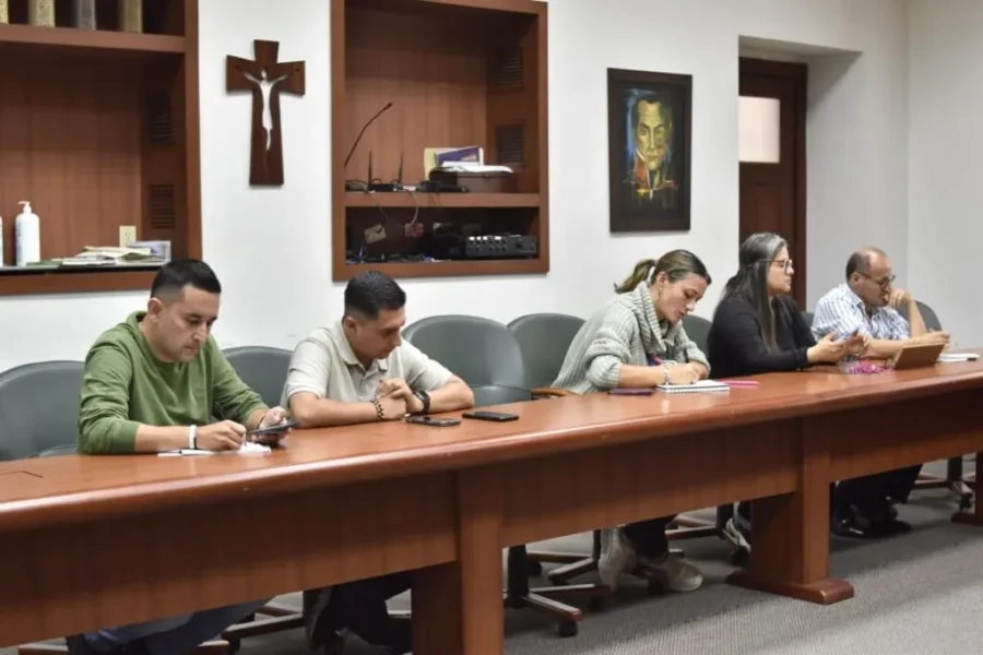 Los integrantes del comité durante la reunión. Foto: EDSA.