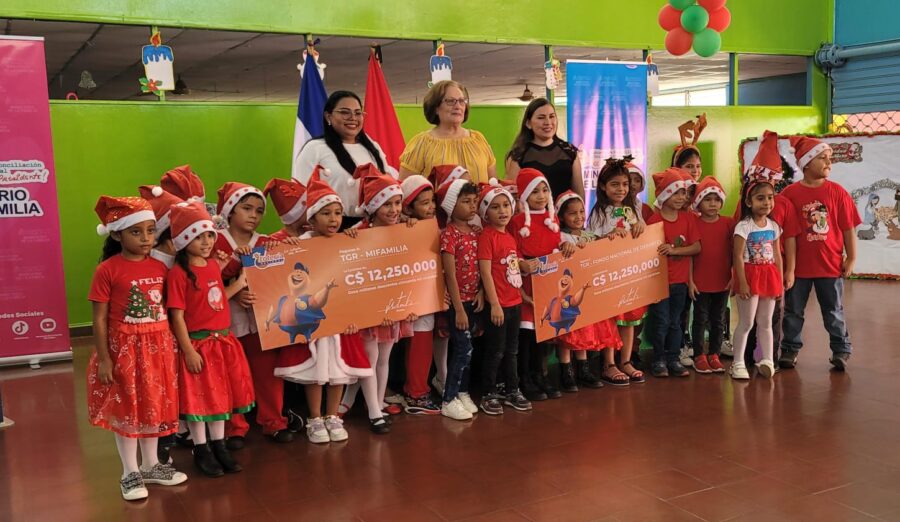 El acto se realizó en el Centro de Desarrollo Infantil “Mildred Abaunza”. Foto: Lotería Nacional de Nicaragua.