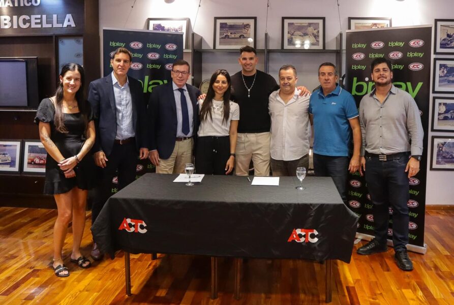 Las autoridades en la firma del acuerdo de patrocinio. Foto: ACTC. 