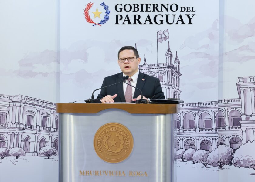 Oscar Orué, titular de la Dirección Nacional de Ingresos Tributarios (DNIT). Foto: Presidencia de Paraguay. 