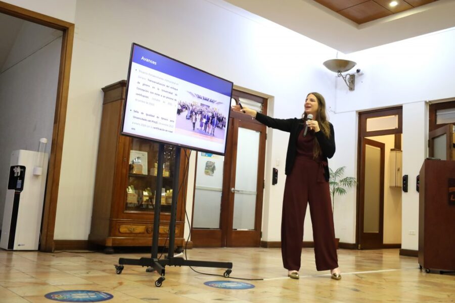 Presentación de la Directora de Equidad de Género y Diversidad Sexual (DEGyD), Tammy Pustilnick Arditi / Crédito: Rectoría UdeC.