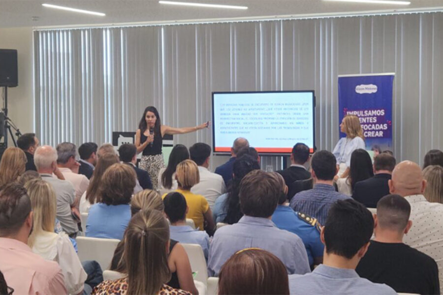 Isabel Zilveti expuso sobre el trabajo que realiza el organismo. Foto: IPLyC Misiones.