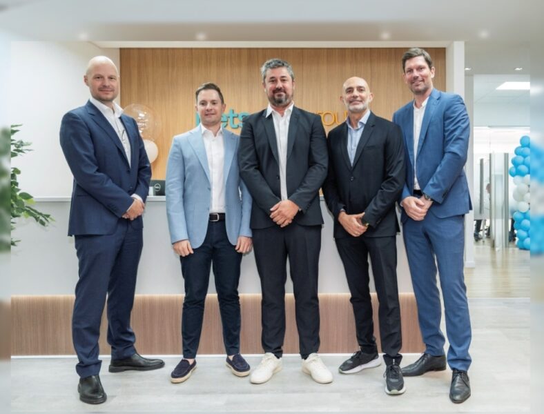 Representantes de Betsson en la inauguración de las oficinas en Buenos Aires. Foto: Betsson.