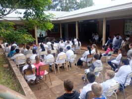 Estudiantes de la escuela en charla del IPlyC de Misiones