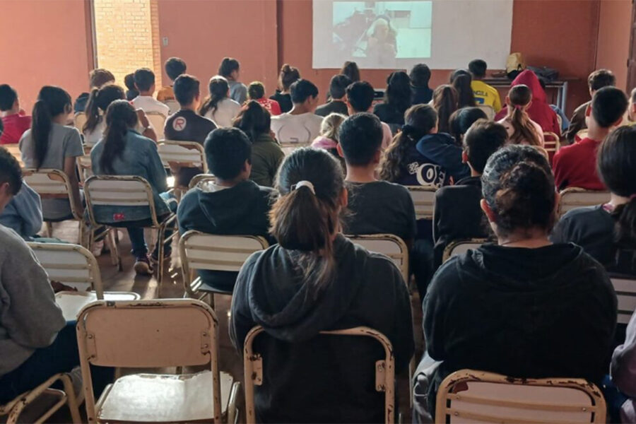 Charla de IPLyC Misiones en escuela de Fachinal.