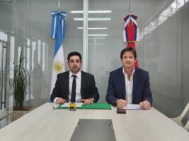 El procurador general, Carlos Jorge Giménez, y el presidente del IPLyC, Héctor Rojas Decut. Foto: IPLyC Misiones. 