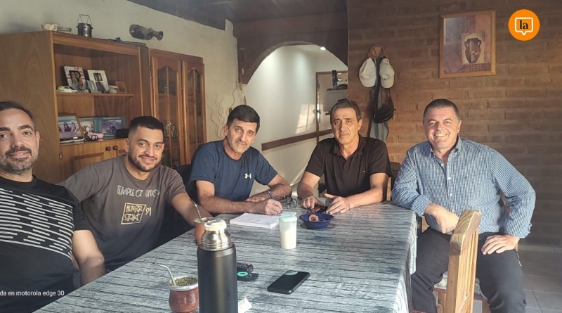 El legislador Acevedo junto con los representantes gremiales. Foto: CC-ARI Río Negro.