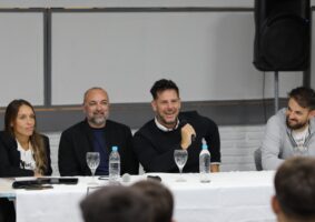 Gonzalo Atanasof junto a la Lic. Aixa Ranilla, Juan Manuel Córdoba y Matías Slezack. Foto: IPLyC Buenos Aires. 