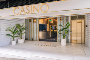 Entrada de Casino Santiago, en Santiago de Compostela, España