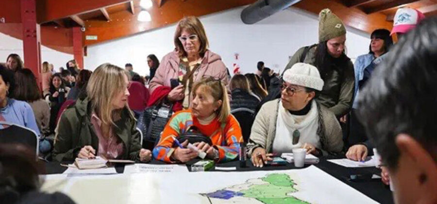 Foto de los participantes de la jornada provincial sobre consumo problemático.