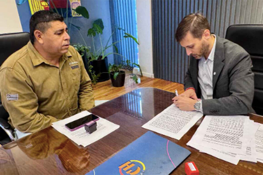 Firma del convenio entre presidente de Lotería Chaqueña, Lucas Apud Masín, y titular del Club Canallas del Sur, Miguel Ángel Fernández