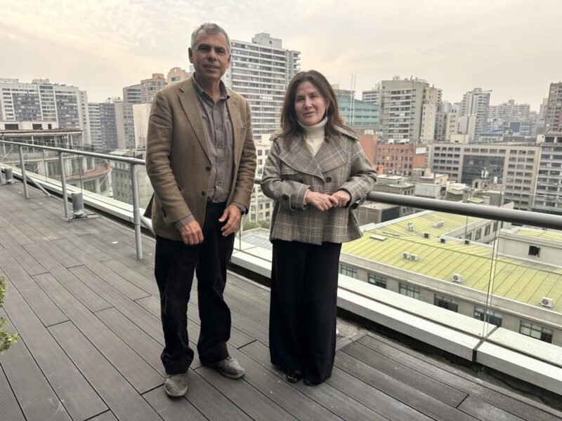 Mauricio Soria Macchiavello y Vivien Villagrán. Foto: Municipalidad de Iquique. 