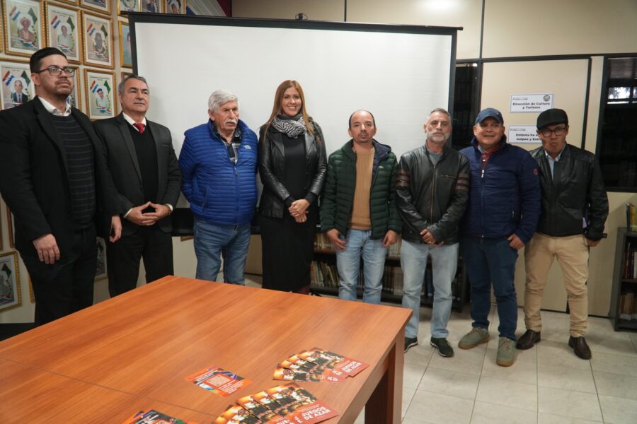 Las autoridades de Conajzar y Apoja junto con los asistentes a la reunión. Foto: Apoja.