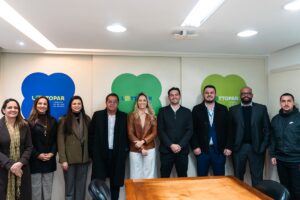 Representantes de Lottopar junto con los funcionarios de las entidades de Sergipe. Foto: Gabriel Lino/Lottopar.