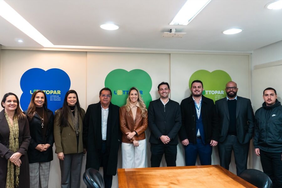 Representantes de Lottopar junto con los funcionarios de las entidades de Sergipe. Foto: Gabriel Lino/Lottopar.