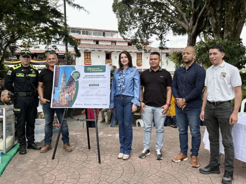 Autoridades municipales y de la Lotería del Risaralda durante el evento. Foto: Lotería del Risaralda.