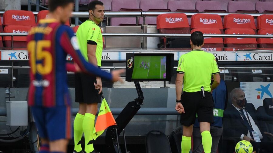 La FIFA prohíbe la publicidad de casas de apuestas en el VAR y en la indumentaria de los árbitros